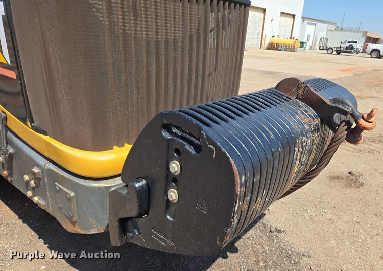 image for item EN8890 2004 Caterpillar  Challenger MT855 tractor