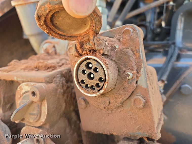 image for item EN8890 2004 Caterpillar  Challenger MT855 tractor