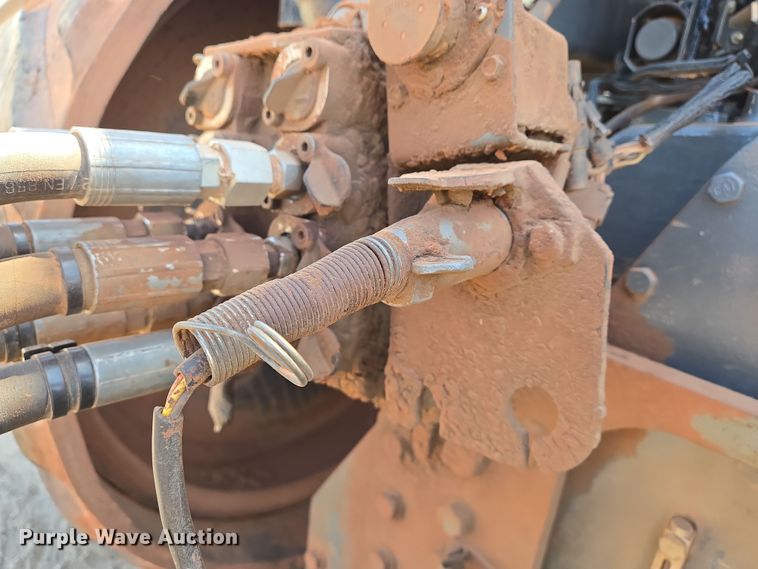 image for item EN8890 2004 Caterpillar  Challenger MT855 tractor