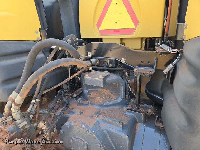 image for item EN8890 2004 Caterpillar  Challenger MT855 tractor