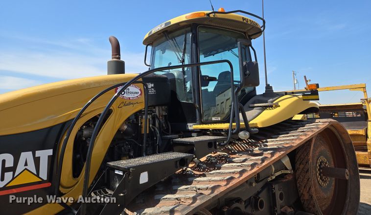 image for item EN8890 2004 Caterpillar  Challenger MT855 tractor