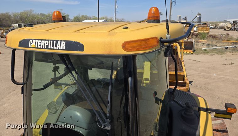 image for item EN8890 2004 Caterpillar  Challenger MT855 tractor