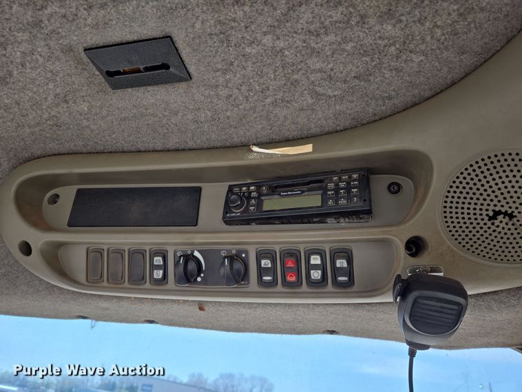 image for item EN8890 2004 Caterpillar  Challenger MT855 tractor