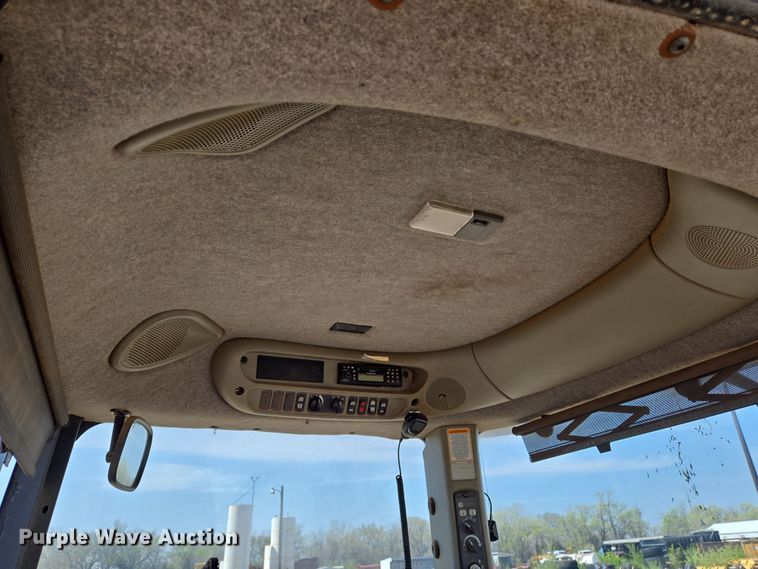 image for item EN8890 2004 Caterpillar  Challenger MT855 tractor