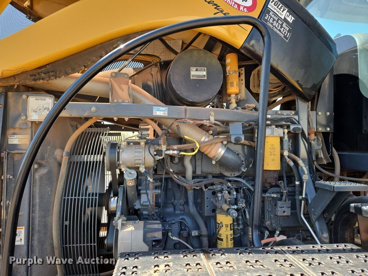 image for item EN8890 2004 Caterpillar  Challenger MT855 tractor