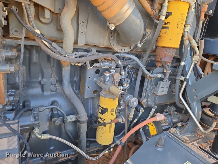 image for item EN8890 2004 Caterpillar  Challenger MT855 tractor