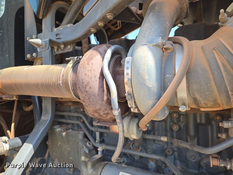 image for item EN8890 2004 Caterpillar  Challenger MT855 tractor