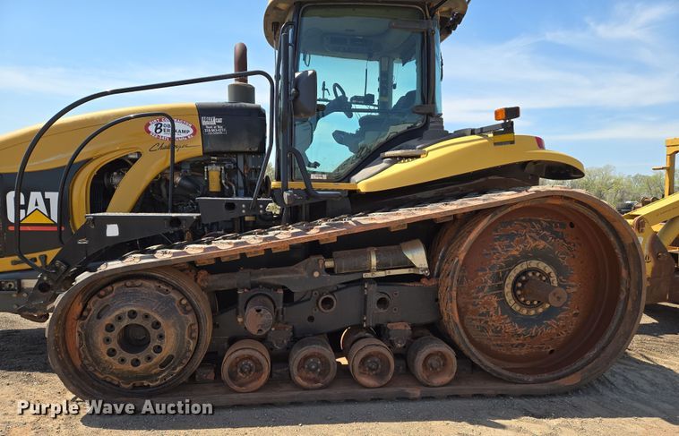 image for item EN8890 2004 Caterpillar  Challenger MT855 tractor