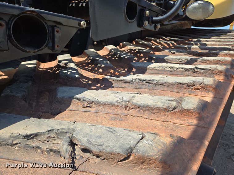 image for item EN8890 2004 Caterpillar  Challenger MT855 tractor