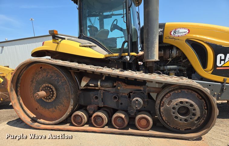 image for item EN8890 2004 Caterpillar  Challenger MT855 tractor