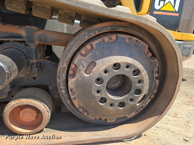 image for item EN8890 2004 Caterpillar  Challenger MT855 tractor