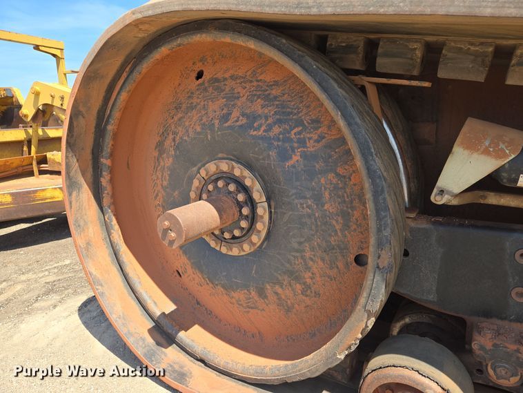 image for item EN8890 2004 Caterpillar  Challenger MT855 tractor