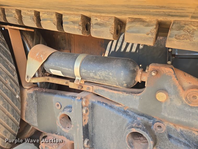 image for item EN8890 2004 Caterpillar  Challenger MT855 tractor