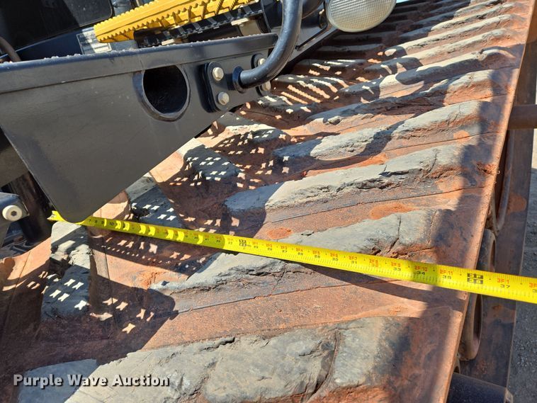 image for item EN8890 2004 Caterpillar  Challenger MT855 tractor