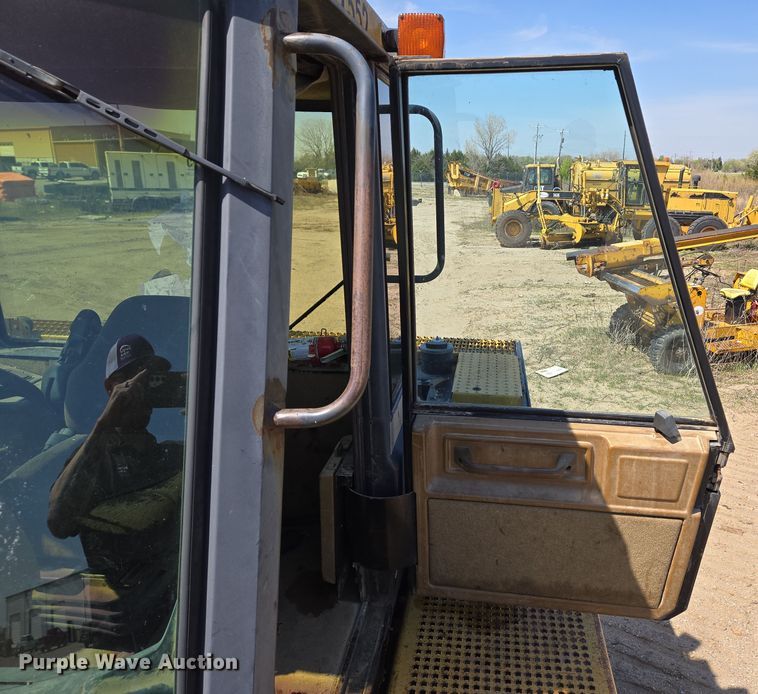 image for item EN8891 1994 Caterpillar Challenger 75C tractor