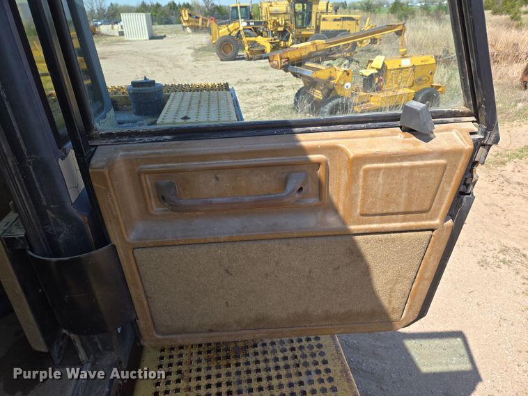 image for item EN8891 1994 Caterpillar Challenger 75C tractor