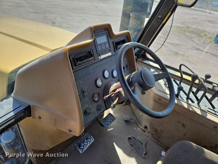 image for item EN8891 1994 Caterpillar Challenger 75C tractor