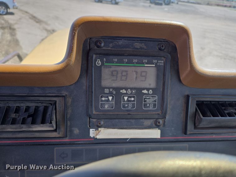 image for item EN8891 1994 Caterpillar Challenger 75C tractor