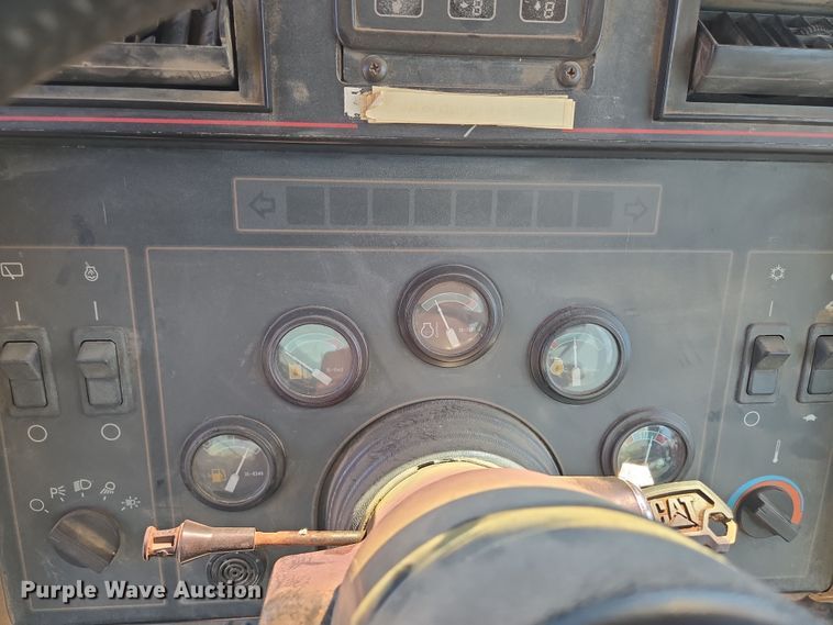 image for item EN8891 1994 Caterpillar Challenger 75C tractor