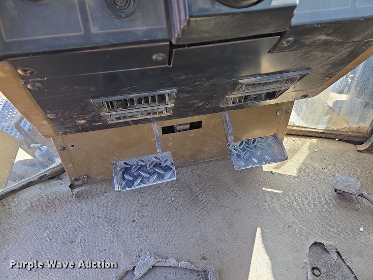 image for item EN8891 1994 Caterpillar Challenger 75C tractor