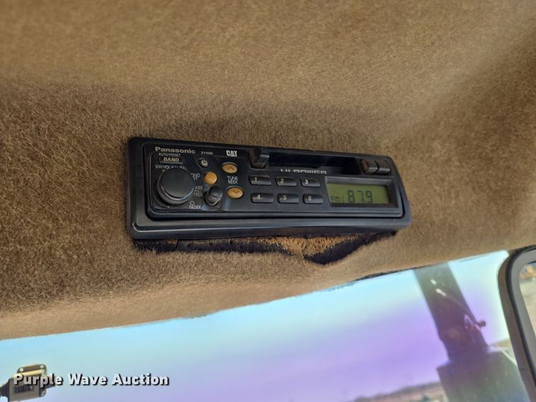 image for item EN8891 1994 Caterpillar Challenger 75C tractor