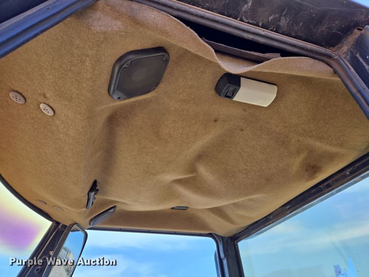 image for item EN8891 1994 Caterpillar Challenger 75C tractor