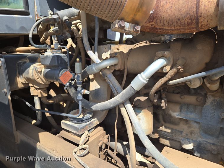 image for item EN8891 1994 Caterpillar Challenger 75C tractor