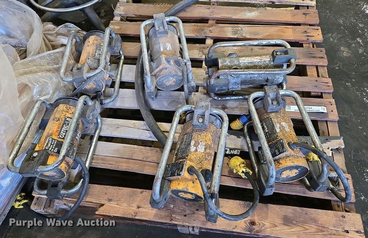 image for item EO0764 (6) concrete vibrators