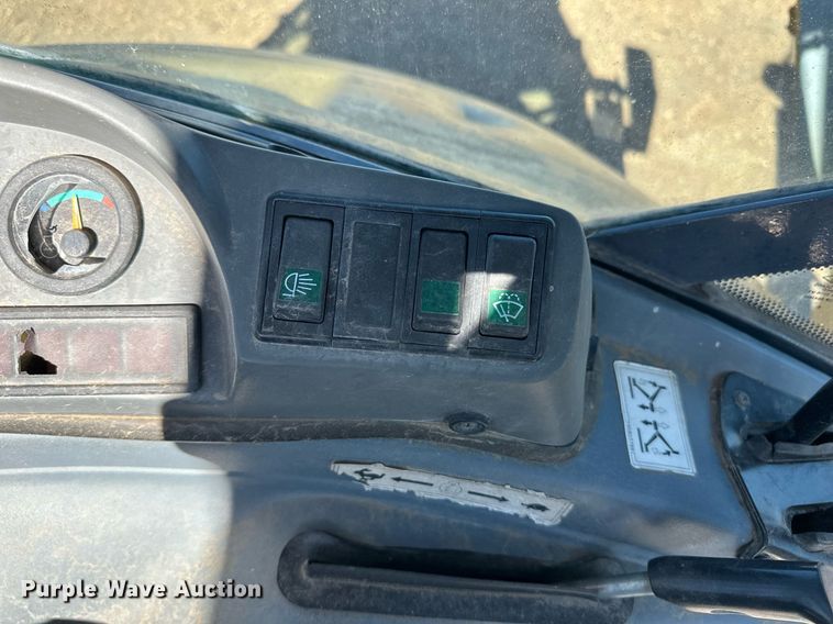 image for item EQ4631 1997 New Holland 575E backhoe