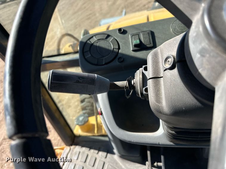 image for item EQ4631 1997 New Holland 575E backhoe