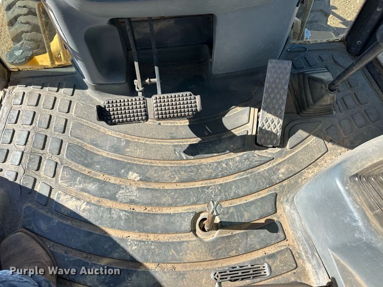 image for item EQ4631 1997 New Holland 575E backhoe