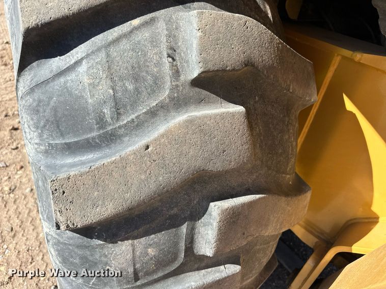 image for item EQ4631 1997 New Holland 575E backhoe