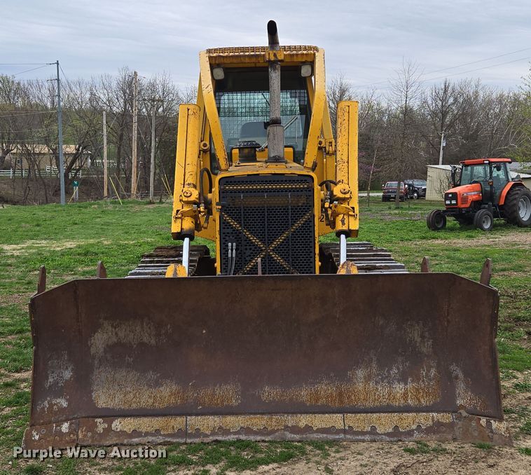 image for item EQ6981 1992 John Deere 750B dozer