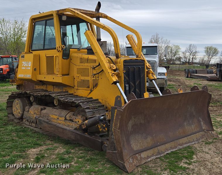image for item EQ6981 1992 John Deere 750B dozer