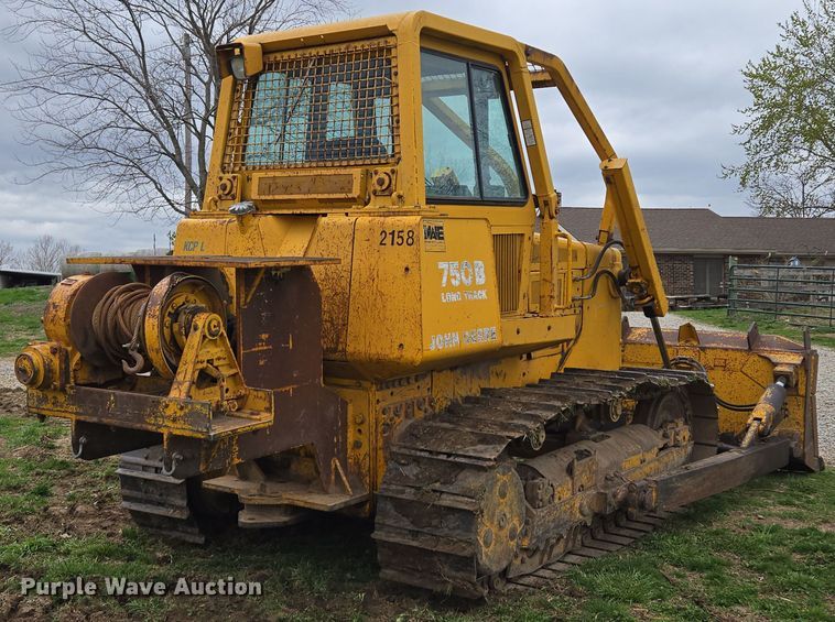 image for item EQ6981 1992 John Deere 750B dozer