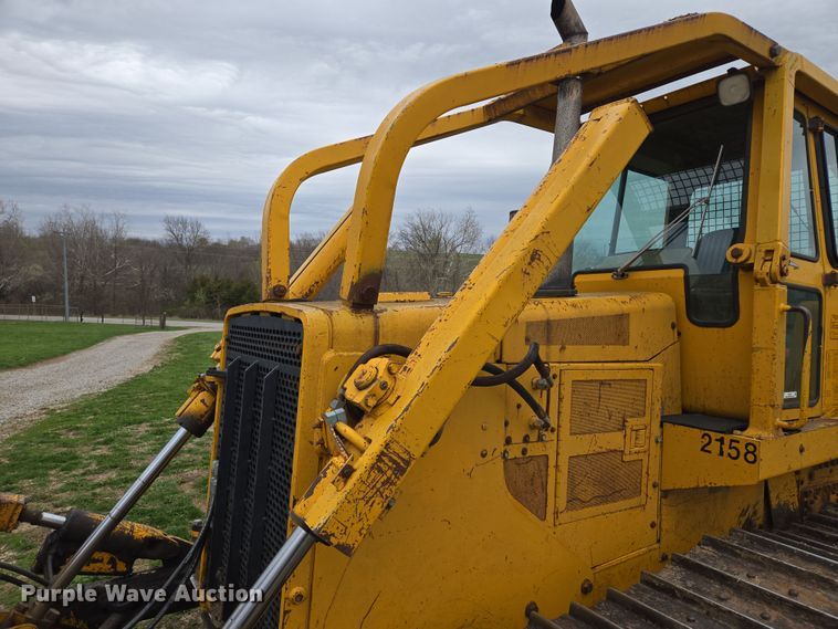 image for item EQ6981 1992 John Deere 750B dozer