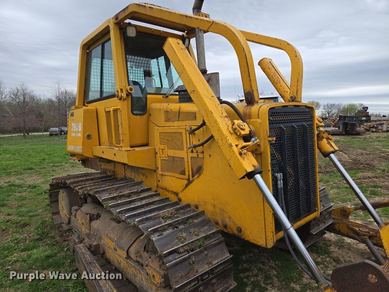 image for item EQ6981 1992 John Deere 750B dozer