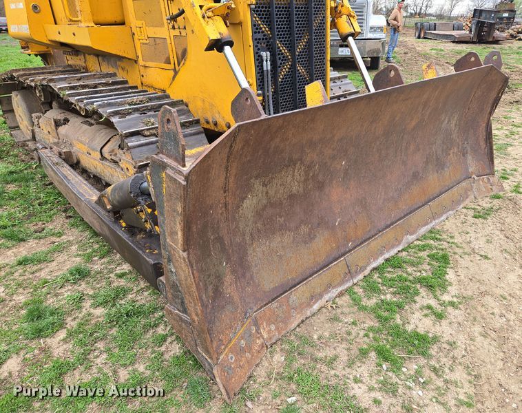 image for item EQ6981 1992 John Deere 750B dozer