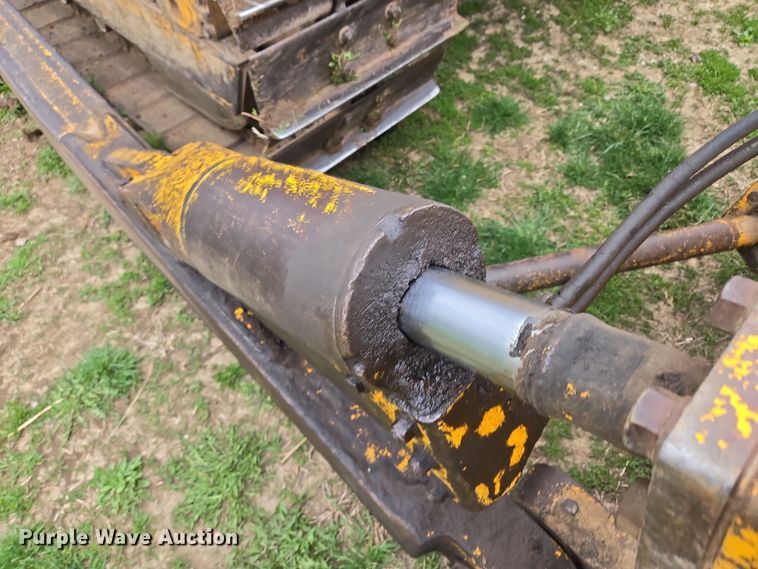 image for item EQ6981 1992 John Deere 750B dozer