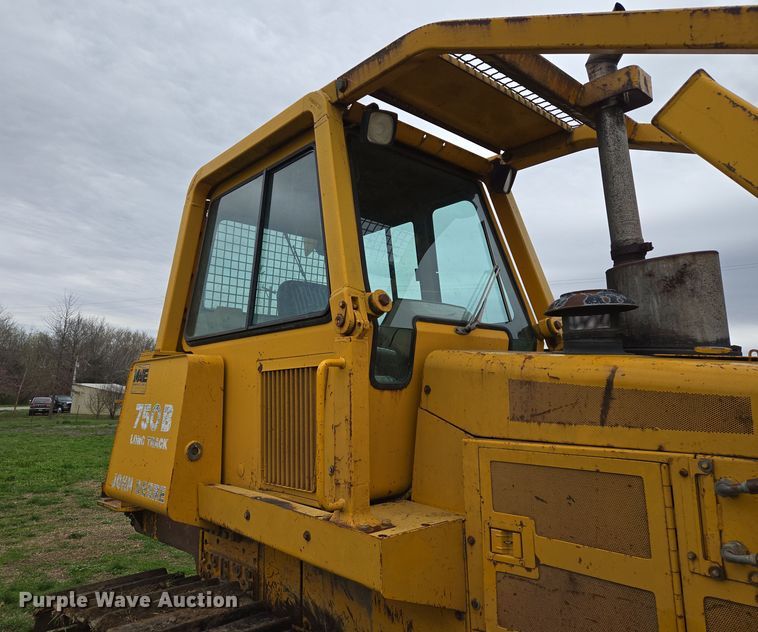 image for item EQ6981 1992 John Deere 750B dozer