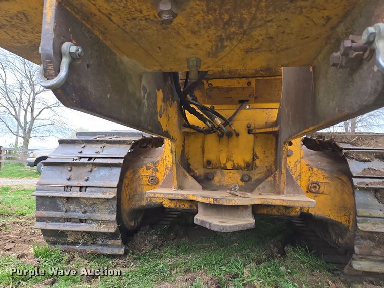 image for item EQ6981 1992 John Deere 750B dozer
