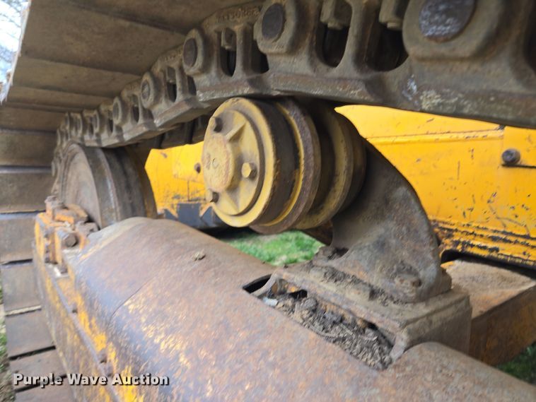 image for item EQ6981 1992 John Deere 750B dozer
