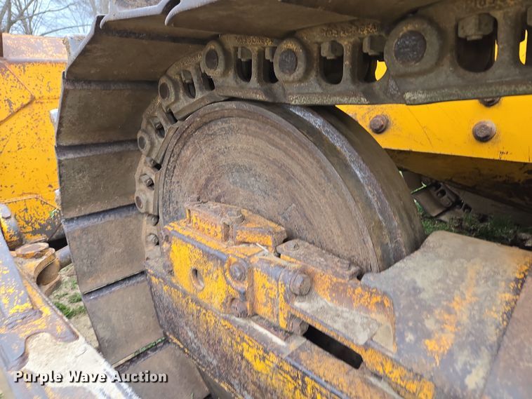 image for item EQ6981 1992 John Deere 750B dozer