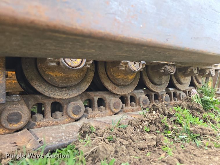 image for item EQ6981 1992 John Deere 750B dozer