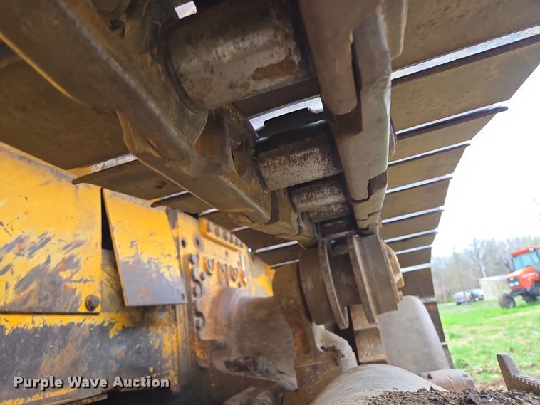 image for item EQ6981 1992 John Deere 750B dozer