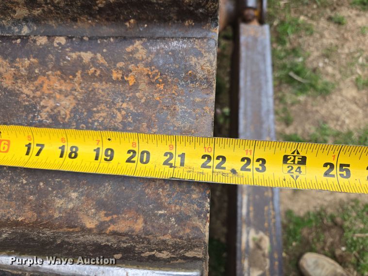 image for item EQ6981 1992 John Deere 750B dozer