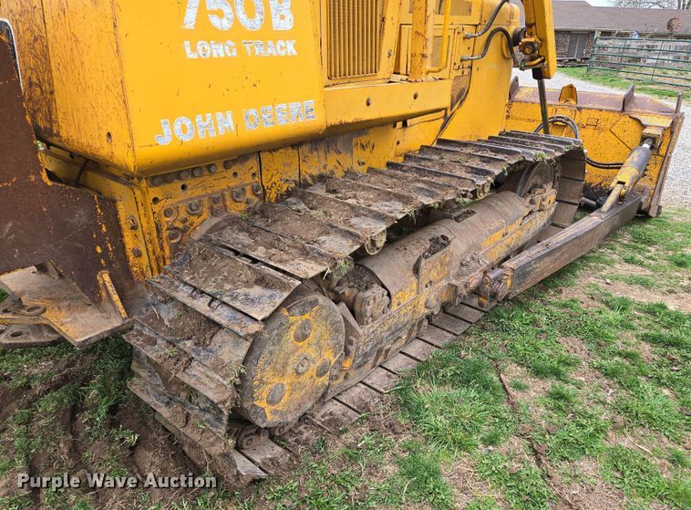 image for item EQ6981 1992 John Deere 750B dozer