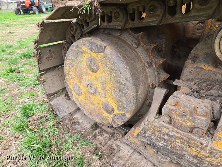 image for item EQ6981 1992 John Deere 750B dozer