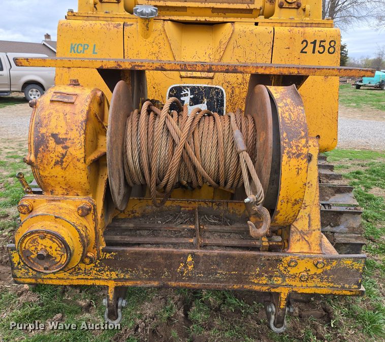 image for item EQ6981 1992 John Deere 750B dozer