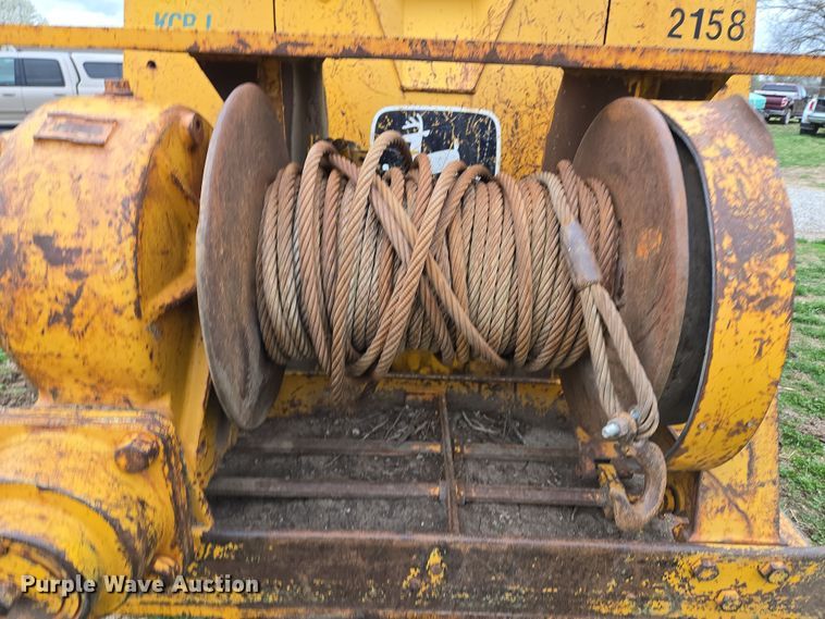 image for item EQ6981 1992 John Deere 750B dozer